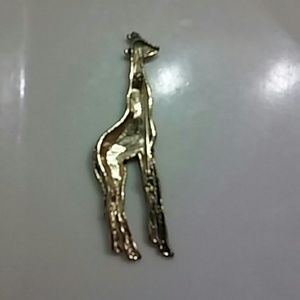 Giraffe Pin